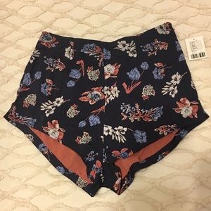 NWT👌🏼🌺Urban Outfitters Botanical floral shorts